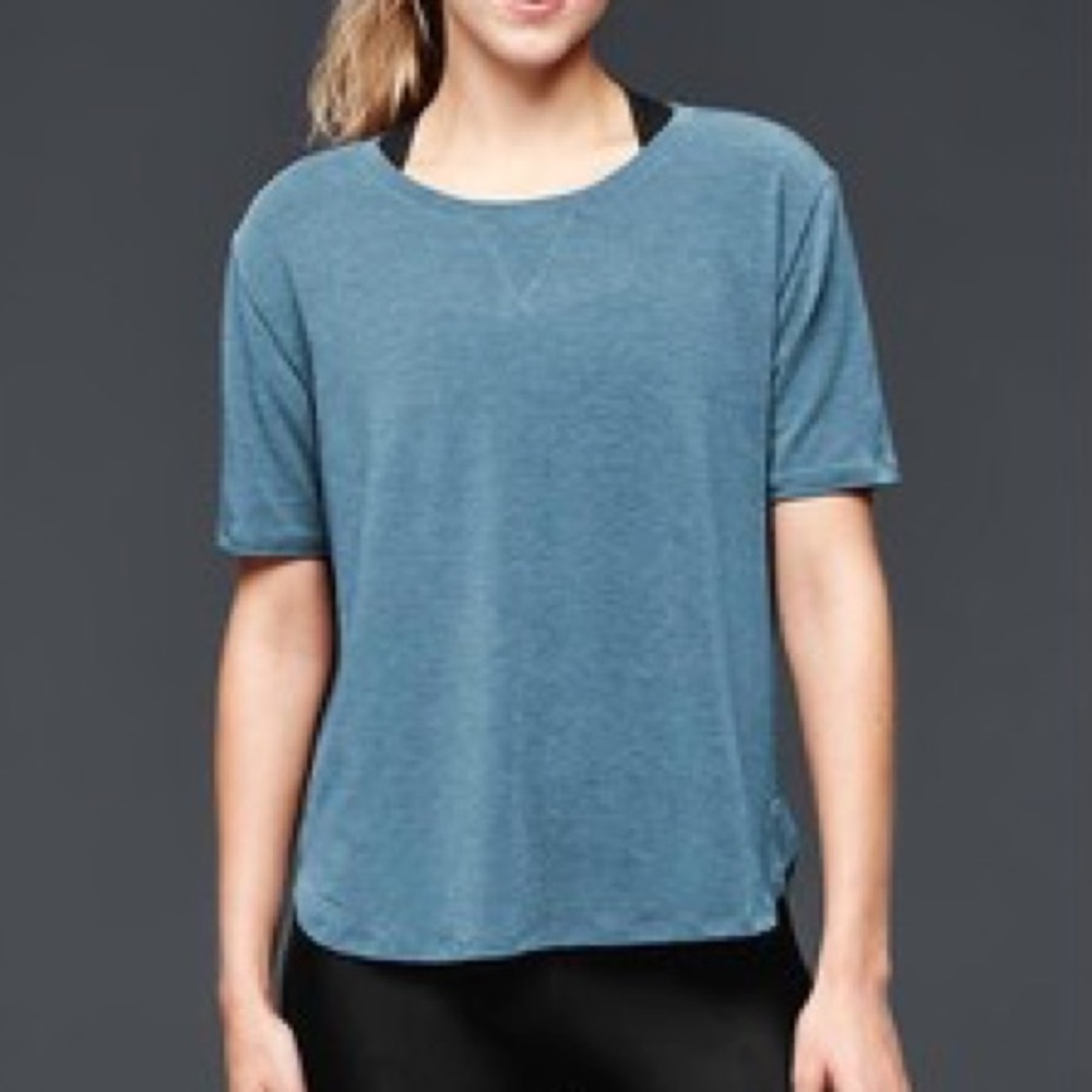 ❌SOLD❌Gap Fit Breath Shirttail Tee - Picture 1 of 2